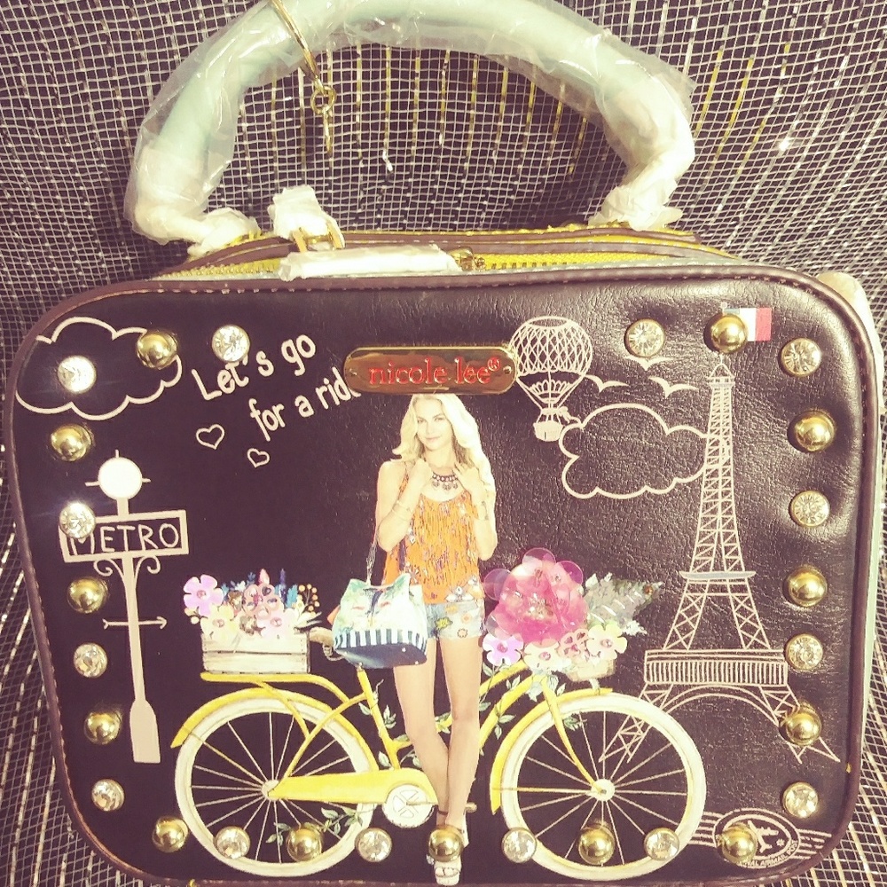 Discover a unique crossbody bag